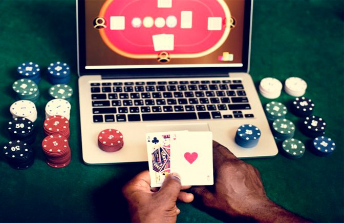 ¿Cuál es la diferencia entre casinos online y casinos en vivo?