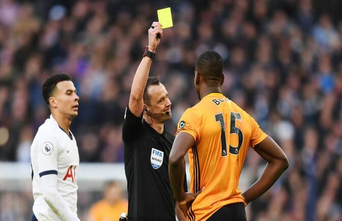 ¿Qué es menos de 4.5 tarjetas?